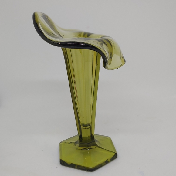 Westmoreland Avocado Green Jack in the Pulpit Glass Vase - Picture 3 of 10